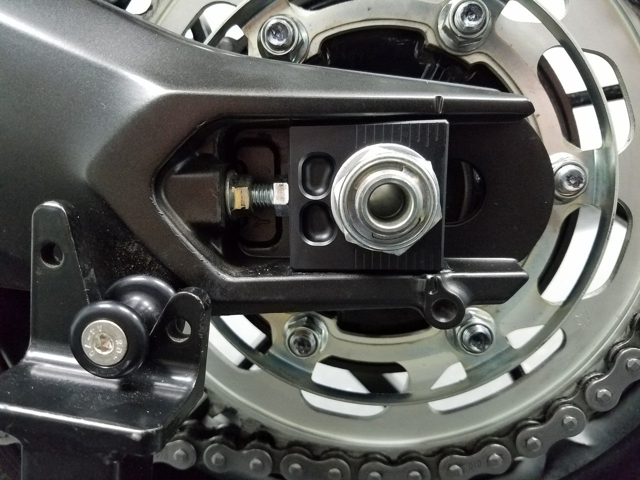 Graves Fender Eliminator Chain Block Kit Yamaha FZ-09 2017 MT-09 2018-2020 - Adventure Parts