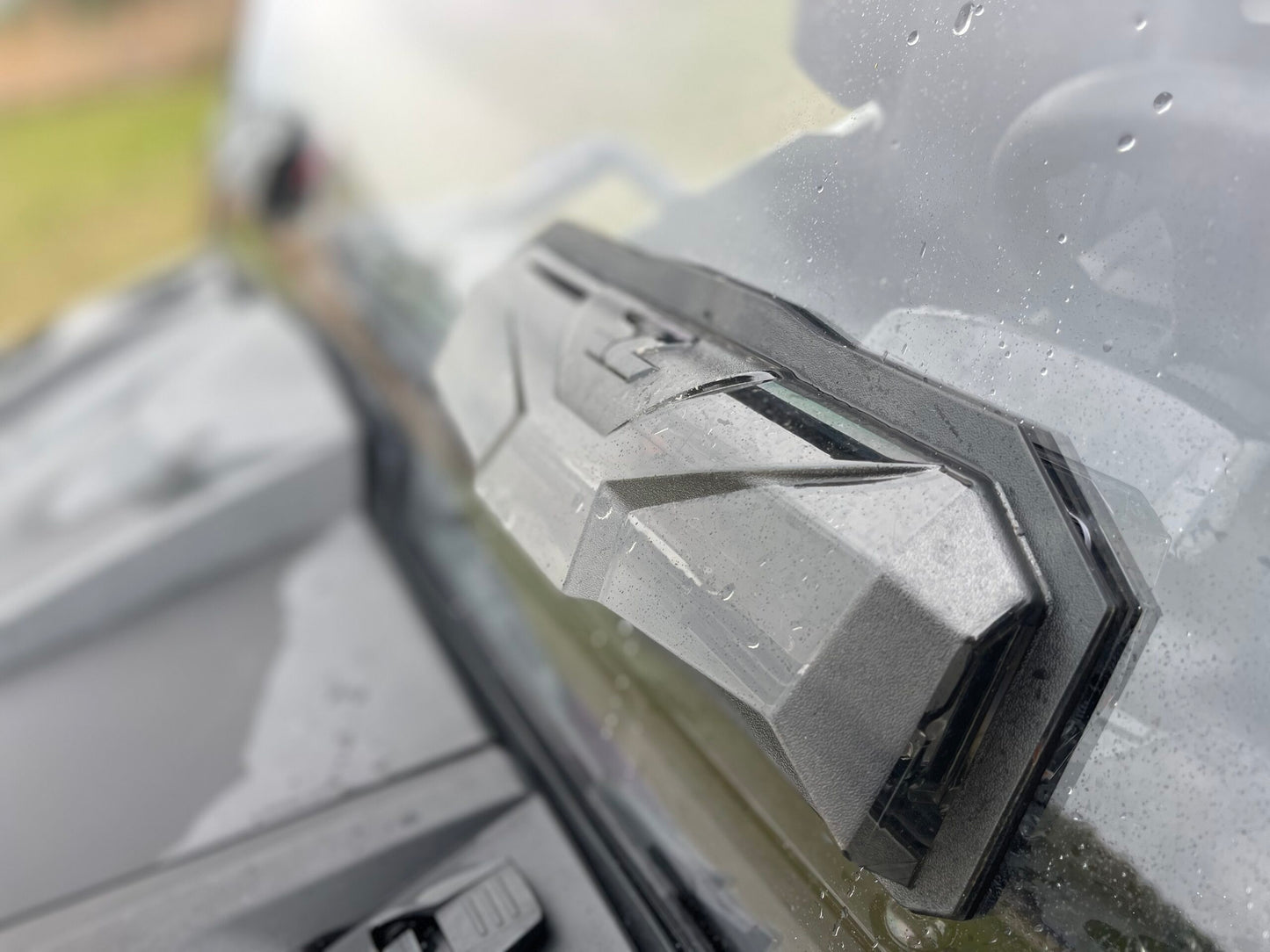 Seizmik Toolless Versa-Vent Windshield (Scratch Resistant Polycarbonate) Yamaha RMAX (2″ ROPS) - Adventure Parts