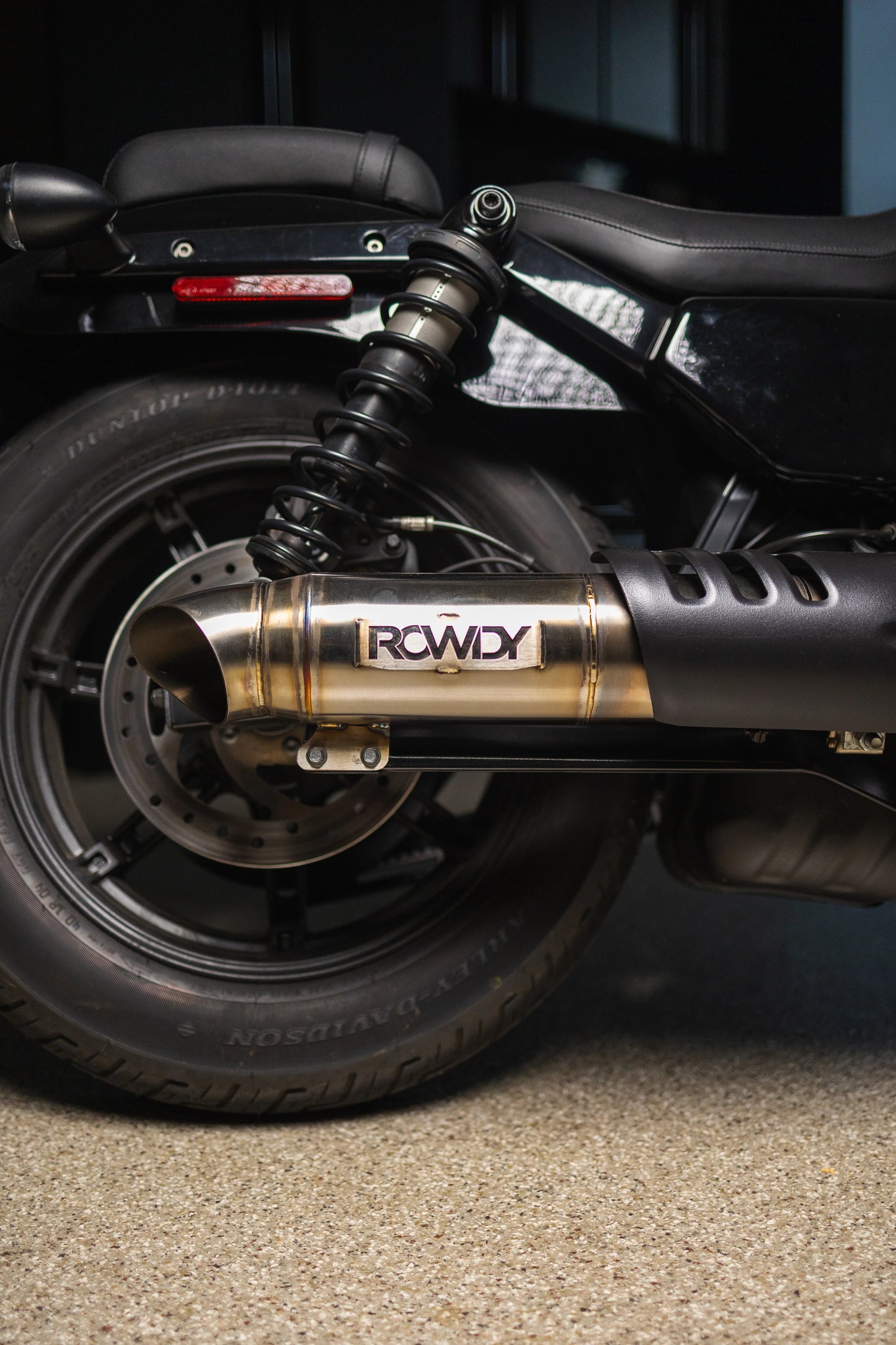Rowdy Slip-On Exhaust System Harley Davidson Nightster RH975