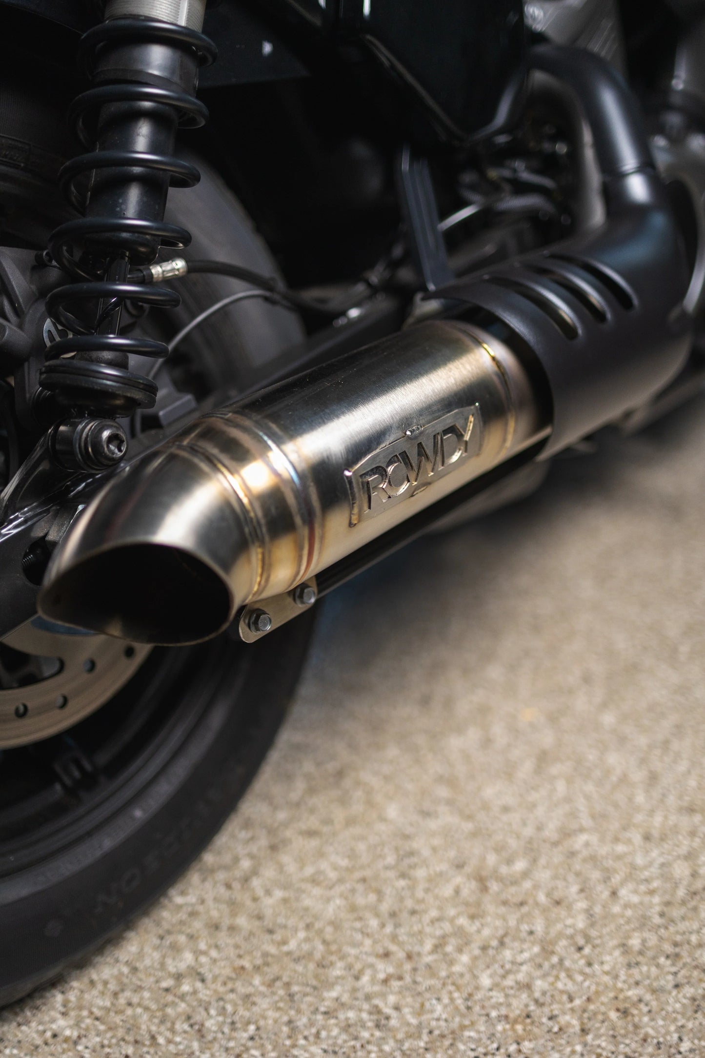 Rowdy Slip-On Exhaust System Harley Davidson Nightster RH975