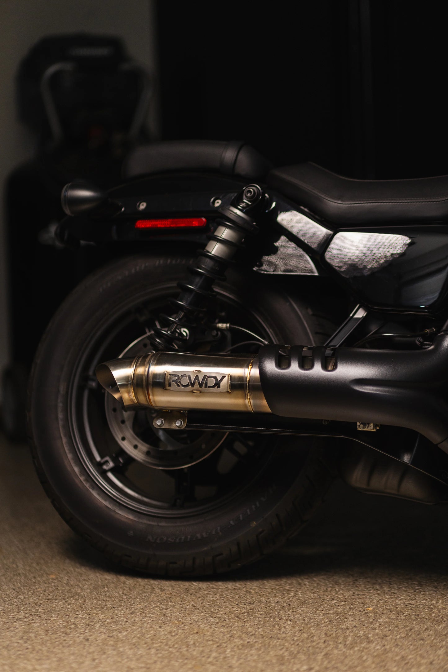 Rowdy Slip-On Exhaust System Harley Davidson Nightster RH975