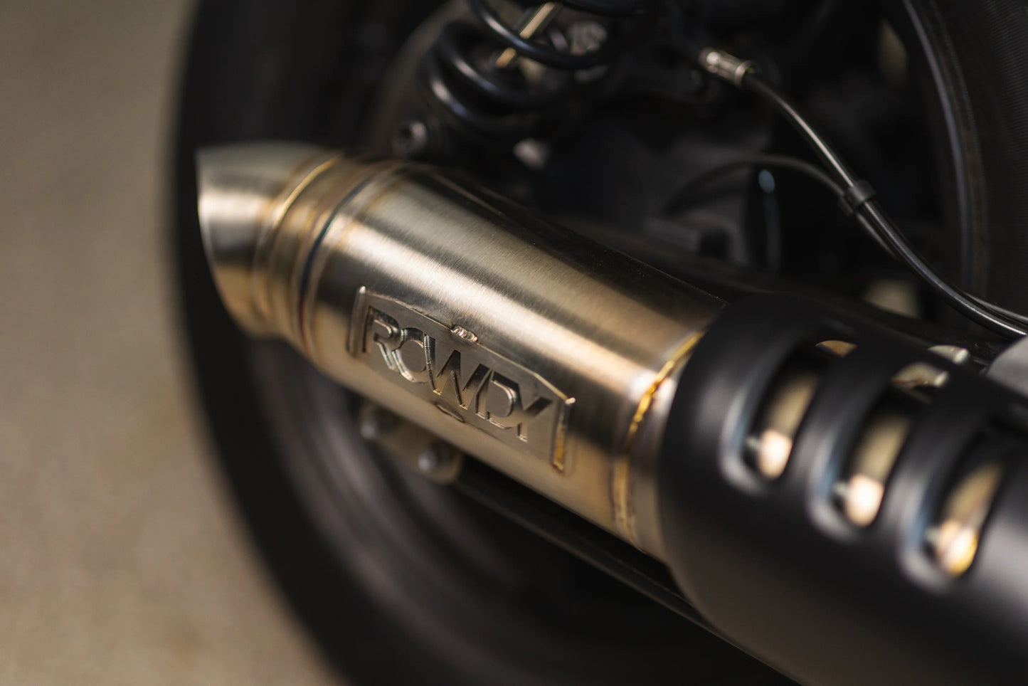 Rowdy Slip-On Exhaust System Harley Davidson Nightster RH975
