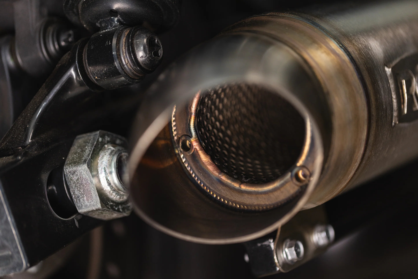 Rowdy Slip-On Exhaust System Harley Davidson Nightster RH975