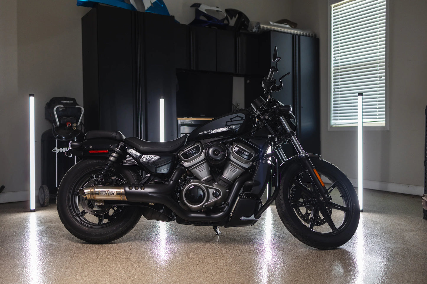 Rowdy Slip-On Exhaust System Harley Davidson Nightster RH975