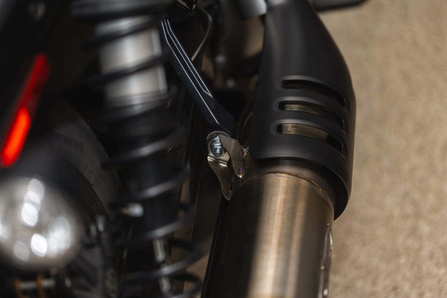 Rowdy Slip-On Exhaust System Harley Davidson Nightster RH975