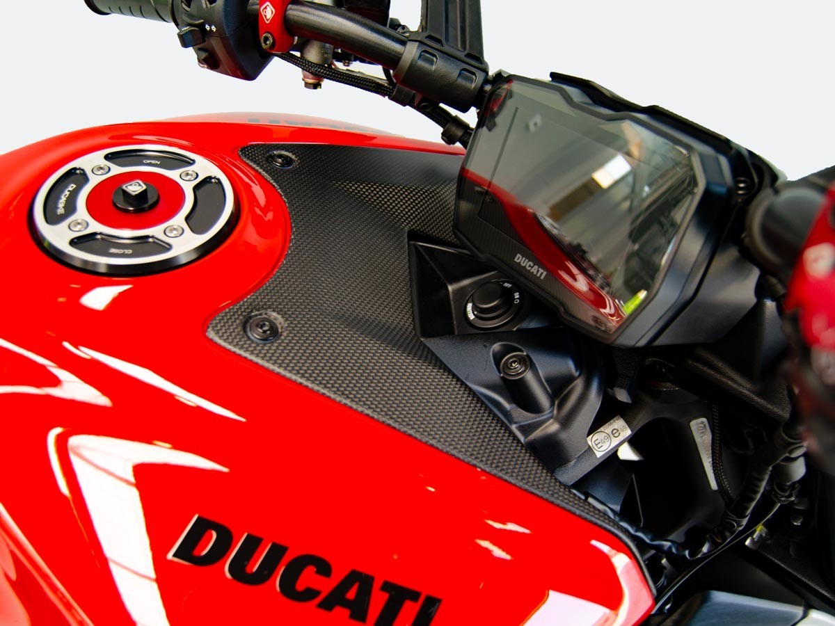 DBK Carbon Tank Cover Matt Ducati Diavel V4 2023-2024