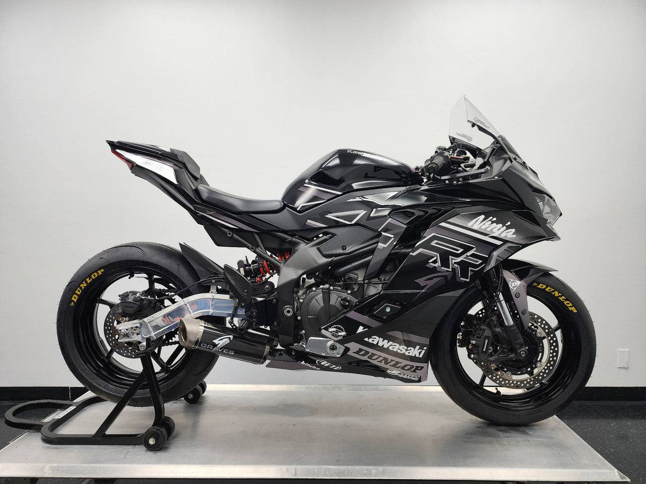Graves OEM Bodywork Graphics Set - Greyscale Kawasaki ZX-4RR - Adventure Parts