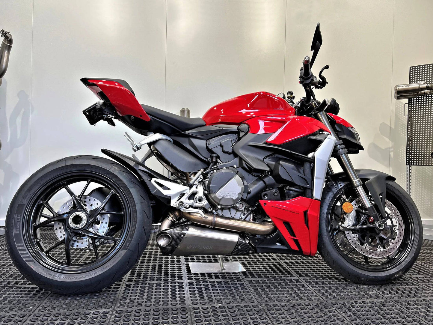 Vandemon Titanium Belly Slip-On Ducati V2 Panigale & Streetfighter