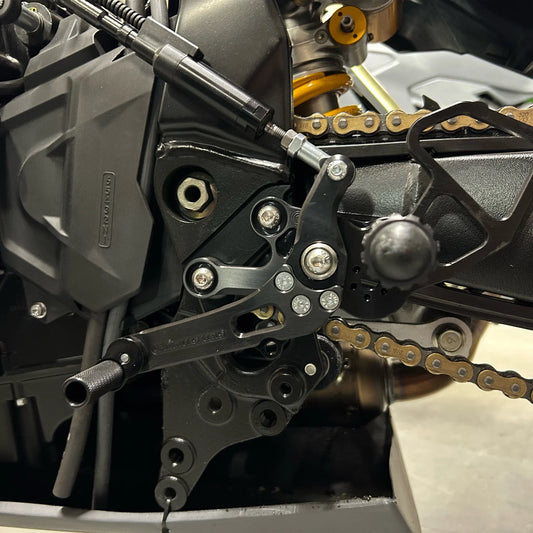 Woodcraft Complete Std. Shift Rearset Kit W/ Pedals Suzuki GSX-8S/R 2023-2026