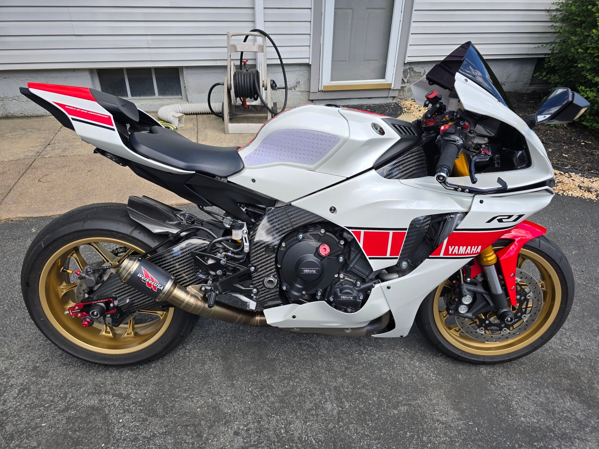 Hotbodies Racing Carbon Fiber 400g Race Bodywork Yamaha YZF-R1/M 2021-2024 - Adventure Parts