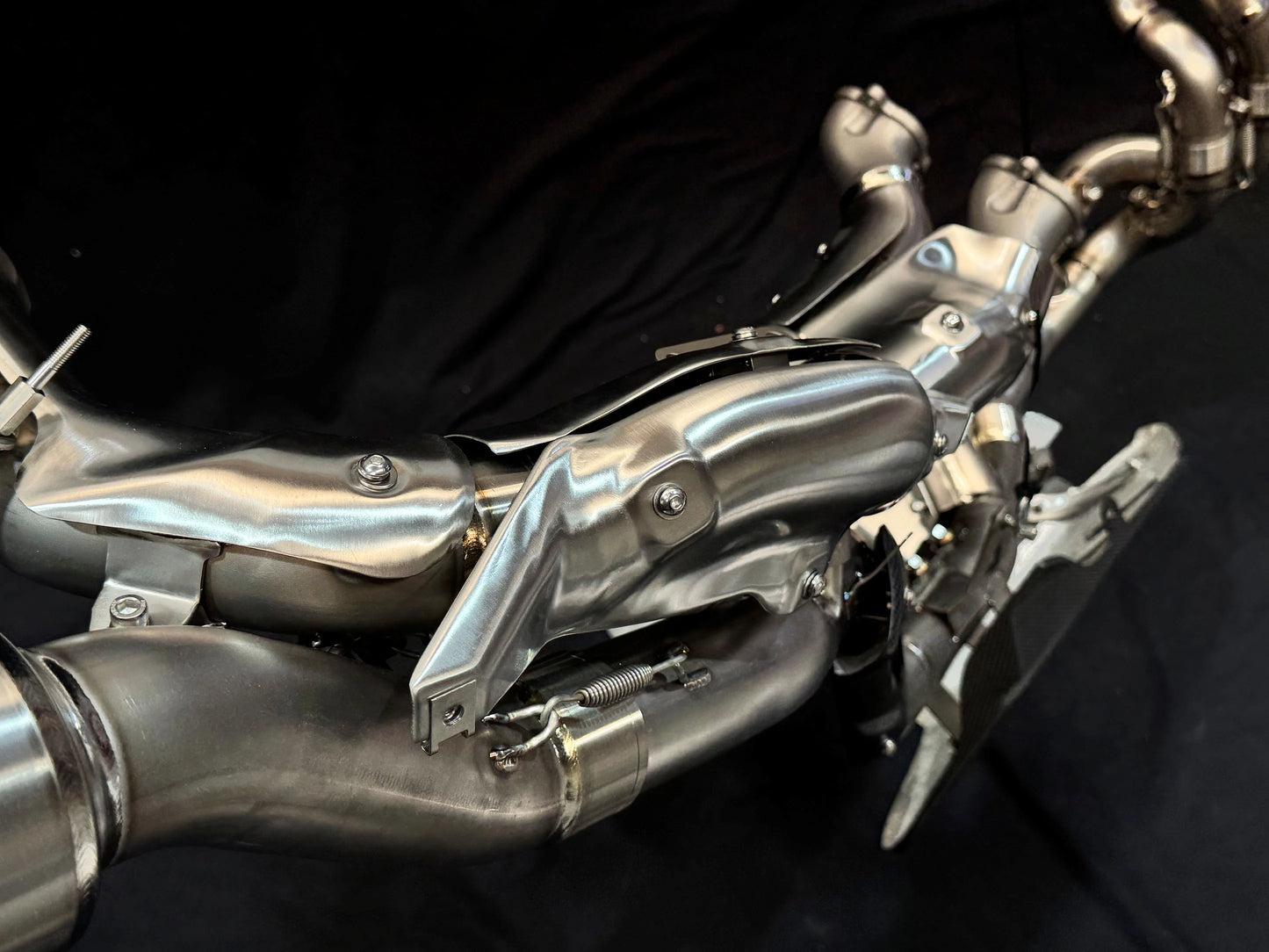 Vandemon High Mount Race Exhaust System Ducati Panigale V4/V4S/V4R 2025-2026 - Adventure Parts