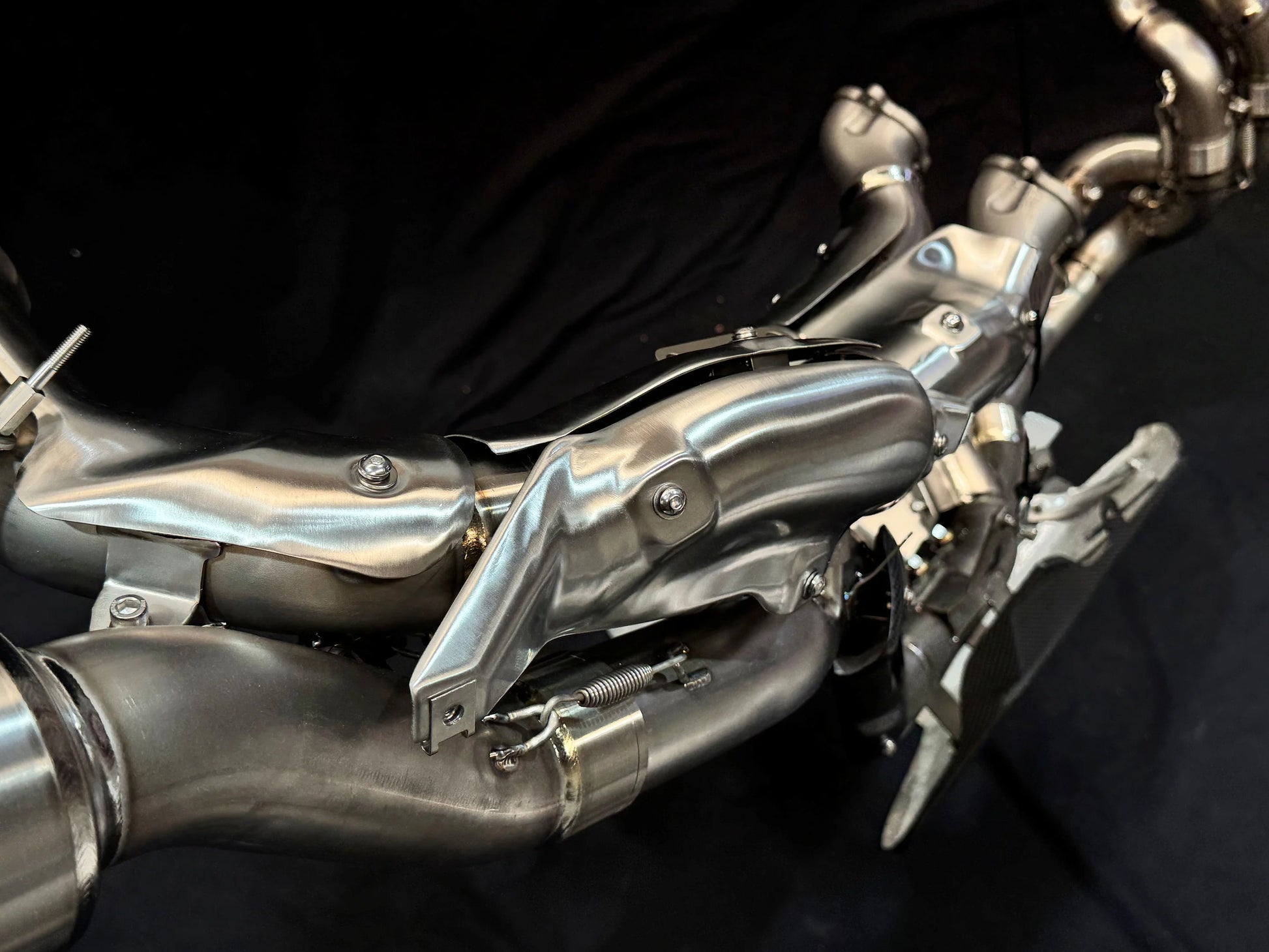 Vandemon High Mount Race Exhaust System Ducati Panigale V4/V4S/V4R 2025-2026 - Adventure Parts