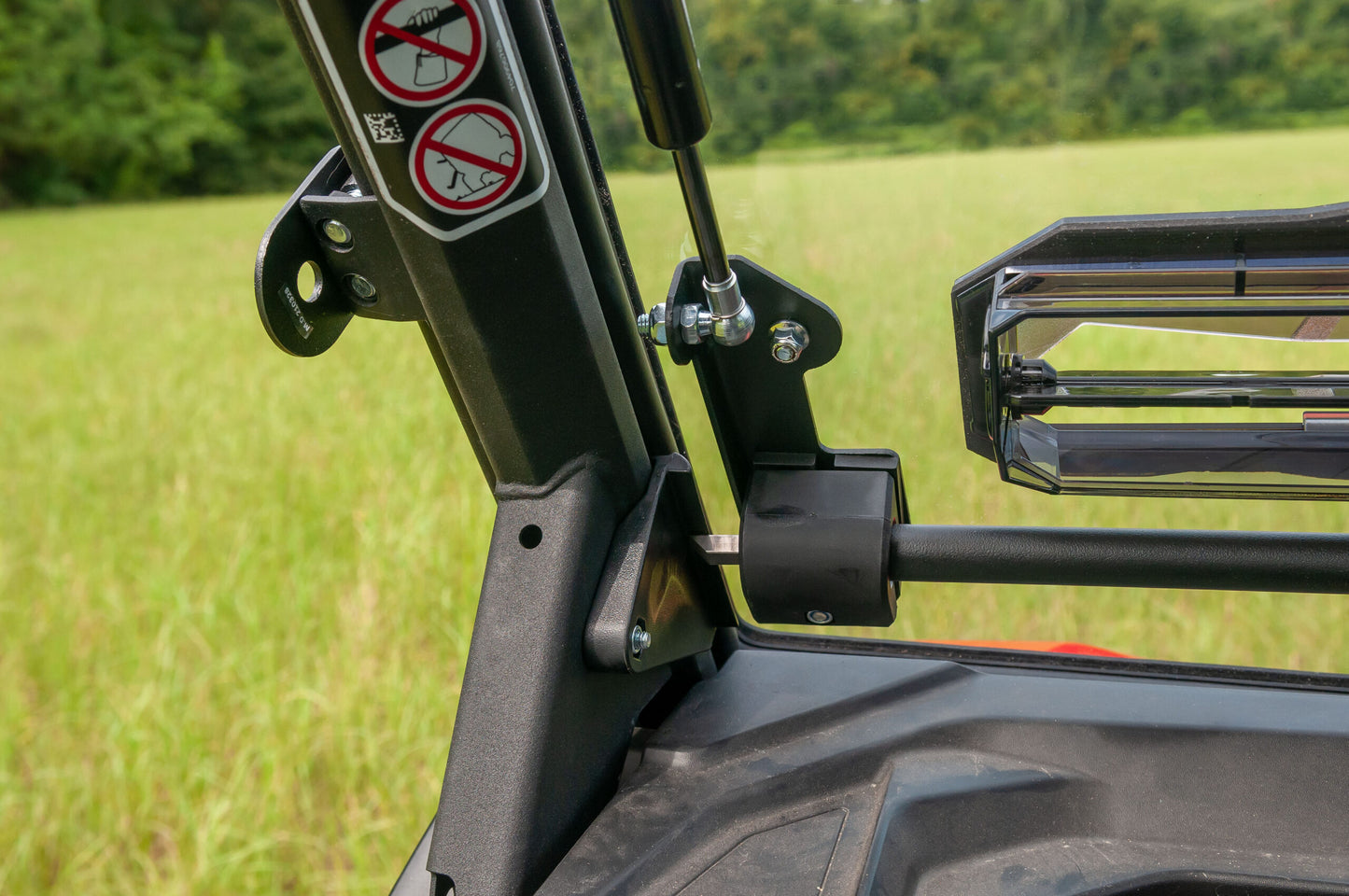 Seizmik Flip-Up Vented Windshield (Scratch Resistant Polycarbonate) Can-Am Defender - Adventure Parts