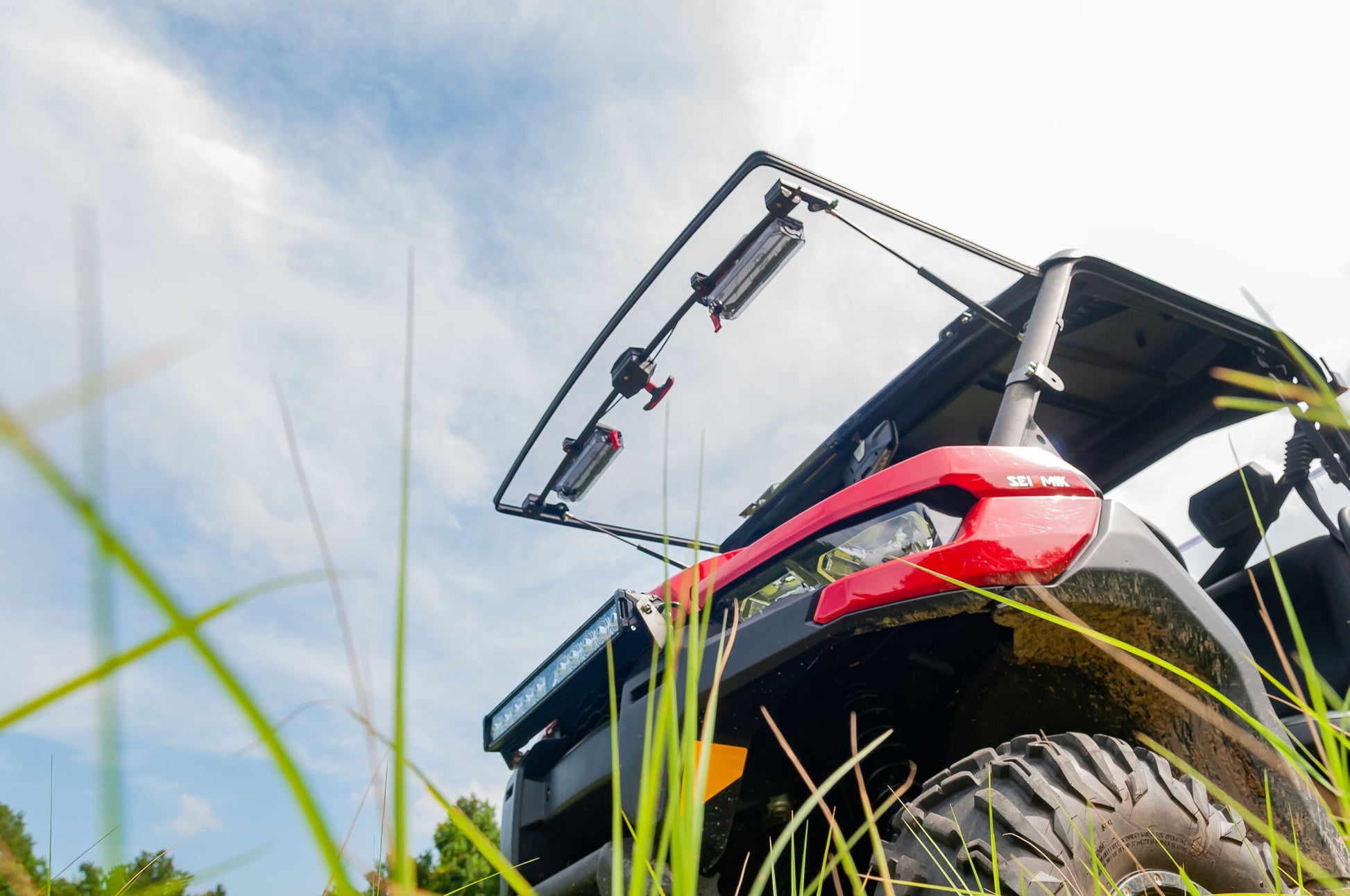 Seizmik Flip-Up Vented Windshield (Scratch Resistant Polycarbonate) Can-Am Defender - Adventure Parts