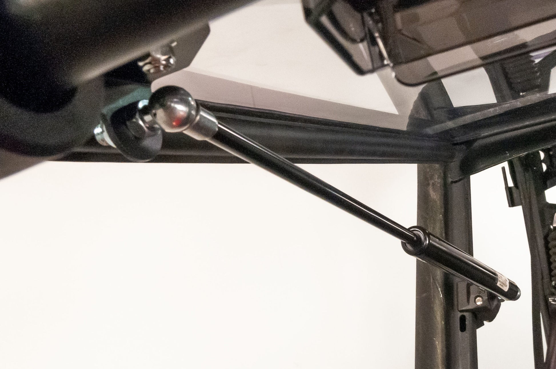Seizmik Flip-Up Vented Windshield (Scratch Resistant Polycarbonate) Can-Am Defender - Adventure Parts