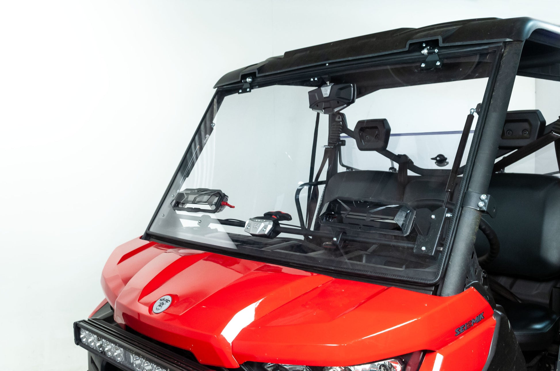 Seizmik Flip-Up Vented Windshield (Scratch Resistant Polycarbonate) Can-Am Defender - Adventure Parts
