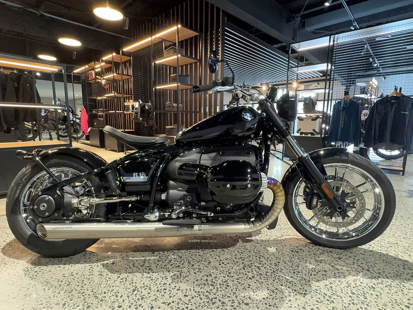 Vandemon Long Titanium Exhaust System BMW R18 2020-2025 Bagger/Classic