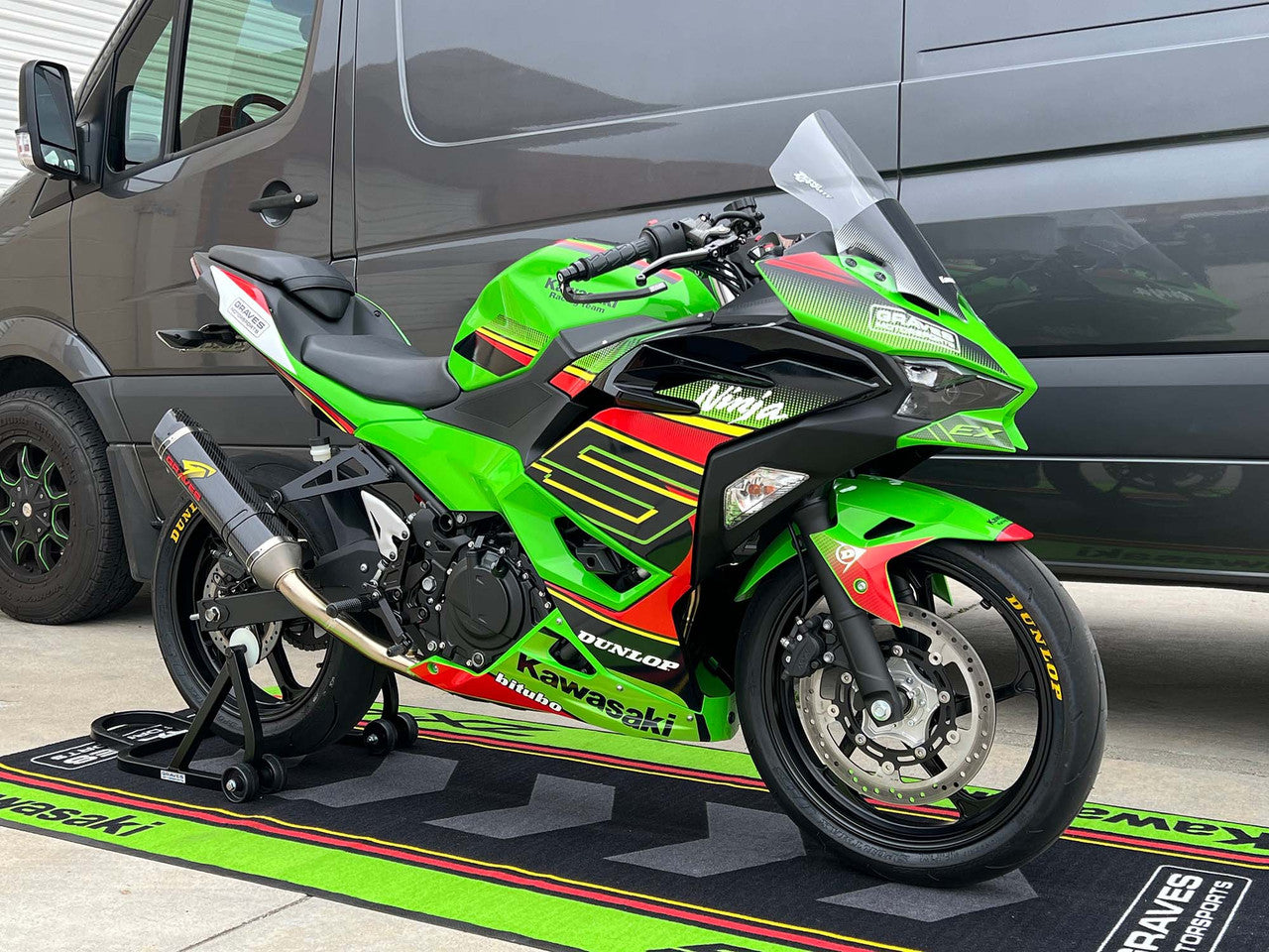 Graves OEM Bodywork Graphics Set Green Kawasaki Ninja 500 2024