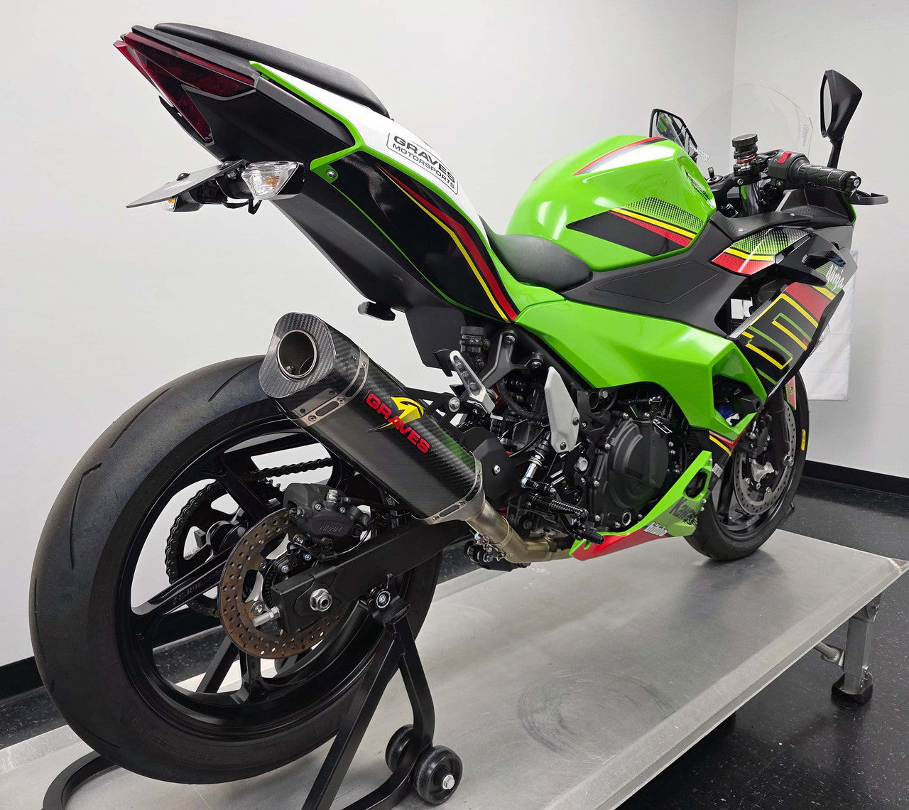 Graves Motorsports Exhaust Cat-Back Carbon Silencer Kawasaki Ninja 400/500 2018-2024 - Adventure Parts