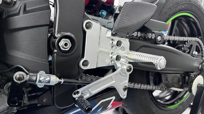Graves Adjustable Rearsets Silver Kawasaki ZX-4R 2023+