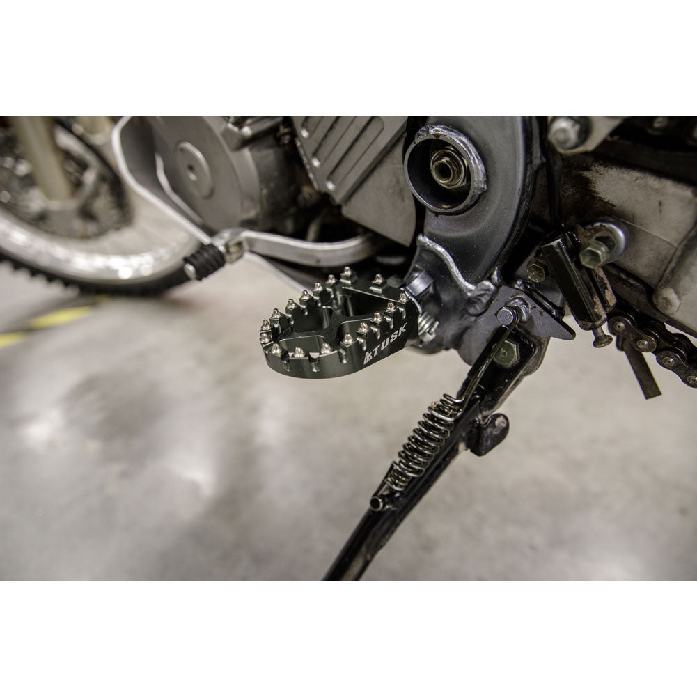 Tusk Billet Race Foot Pegs Suzuki RM125 1991–2002 - Adventure Parts