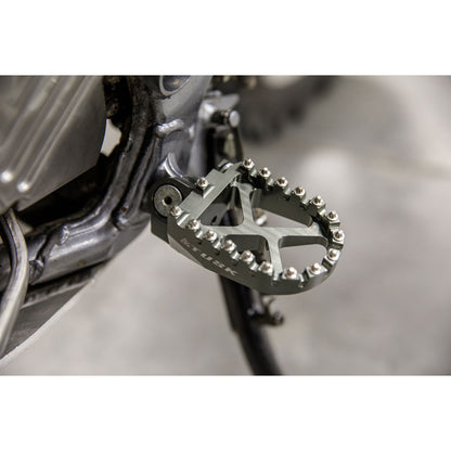 Tusk Billet Race Foot Pegs Suzuki RM125 1991–2002 - Adventure Parts