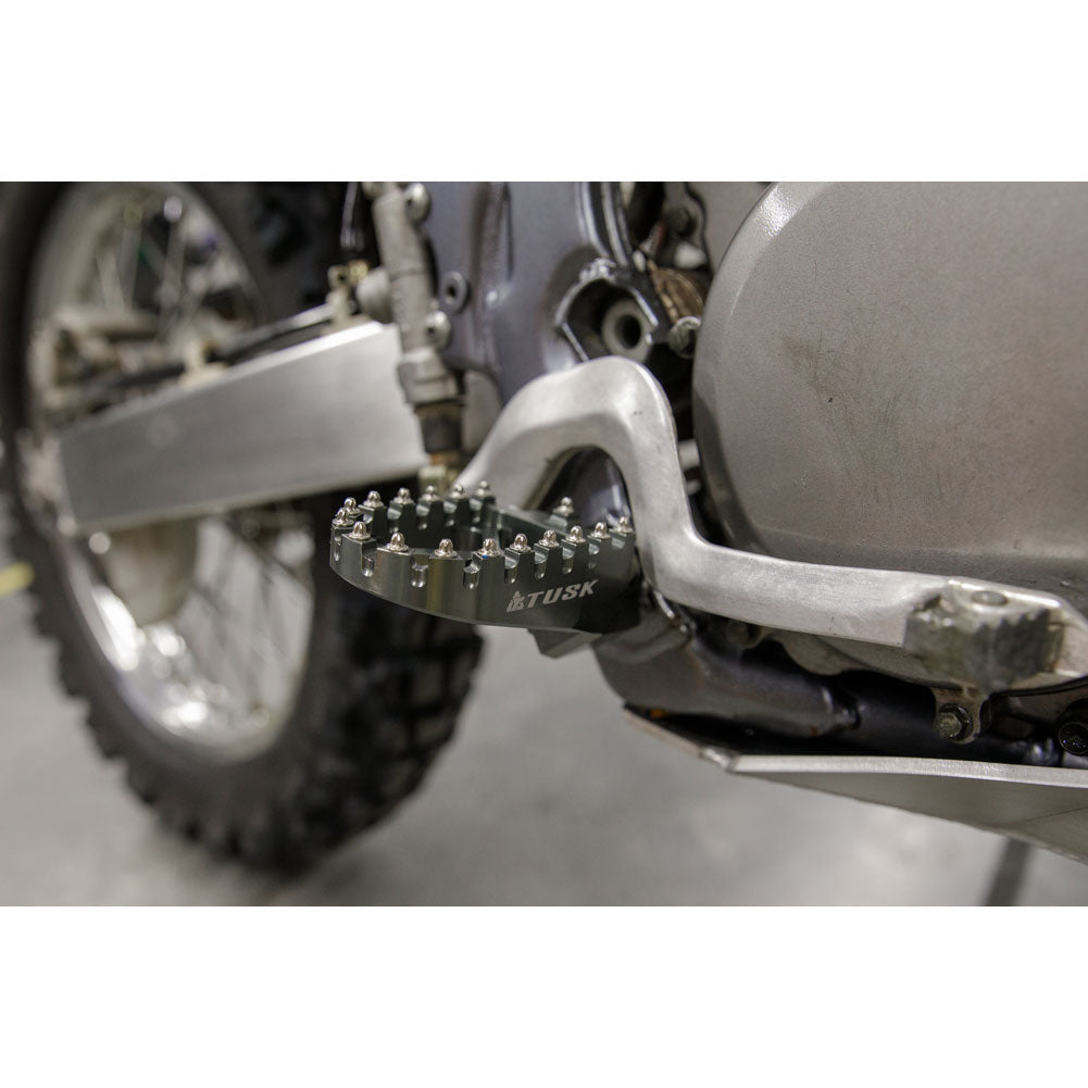 Tusk Billet Race Foot Pegs Suzuki RM125 1991–2002 - Adventure Parts