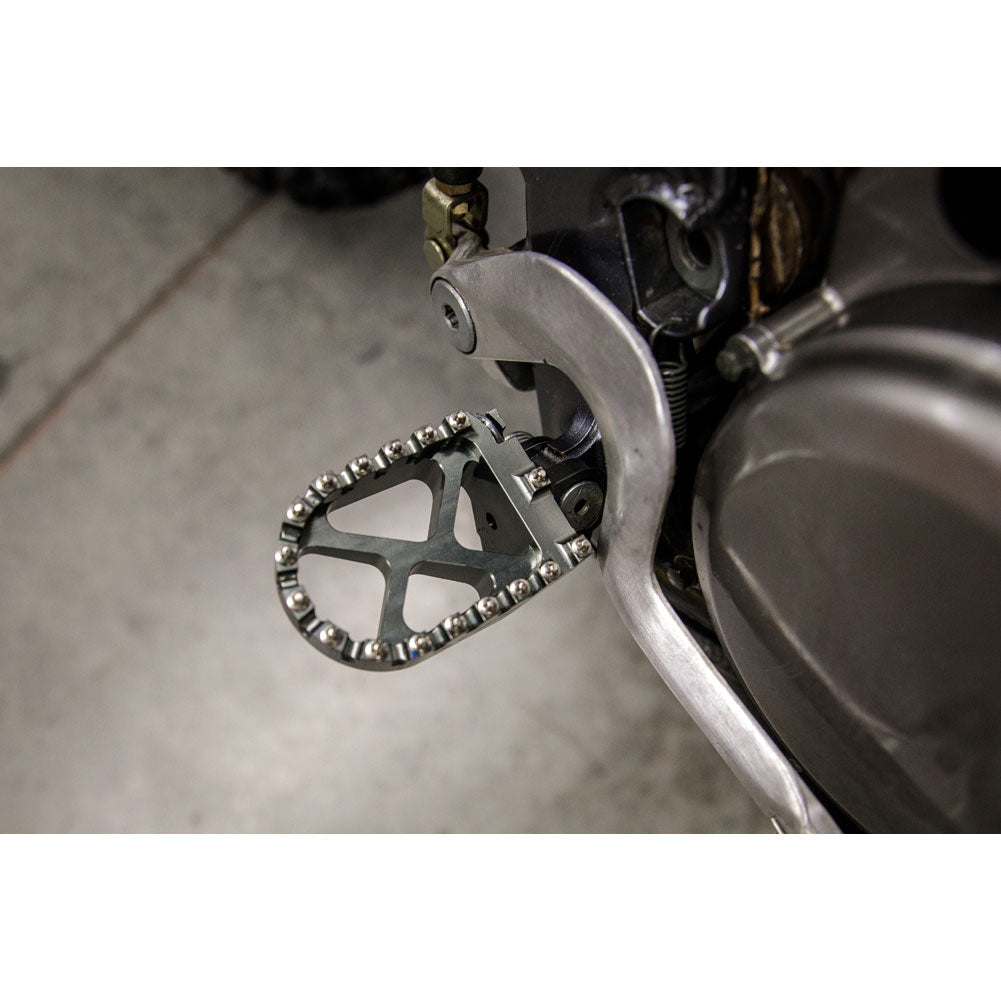 Tusk Billet Race Foot Pegs Suzuki RM125 1991–2002 - Adventure Parts