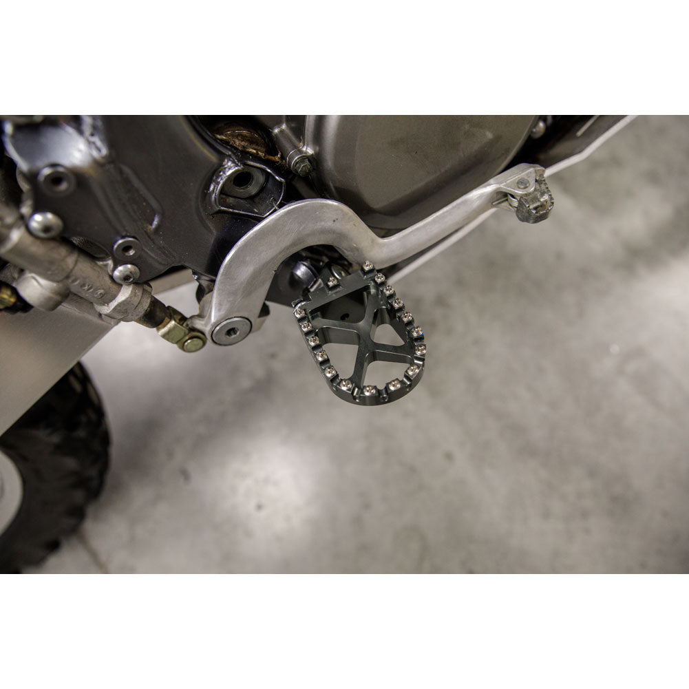 Tusk Billet Race Foot Pegs Suzuki RM125 1991–2002 - Adventure Parts