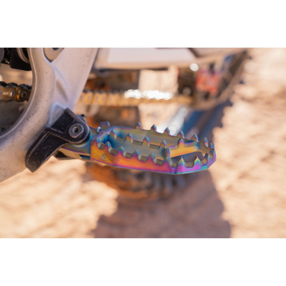 Tusk Blitz Titanium Moto Foot Pegs Yamaha YZ125 1999–2026 - Adventure Parts