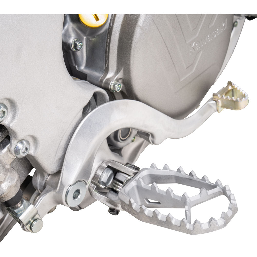 Tusk Blitz Titanium Moto Foot Pegs Jet Fuel Kawasaki KX250 2006–2026 - Adventure Parts