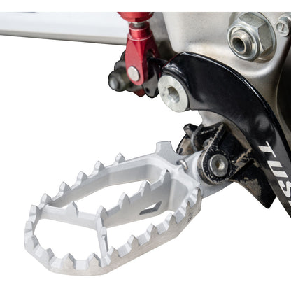 Tusk Blitz Titanium Moto Foot Pegs Jet Fuel Honda Transalp XL750 2024–2025 - Adventure Parts